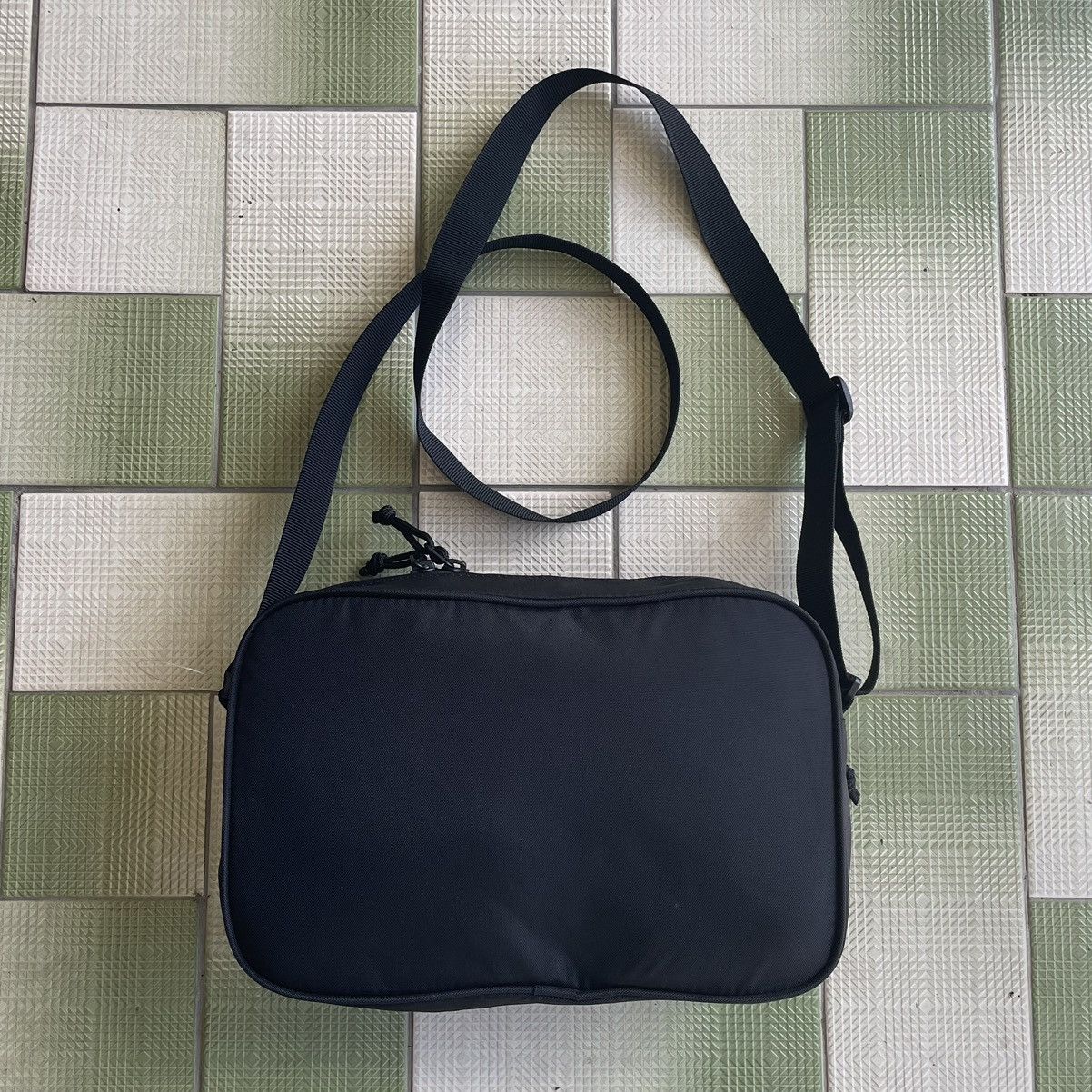 Designer ❗️RARE Goldfish Kiss by Rebekah Steen Sling Bag/Crossbody Size ONE SIZE - 3 Thumbnail