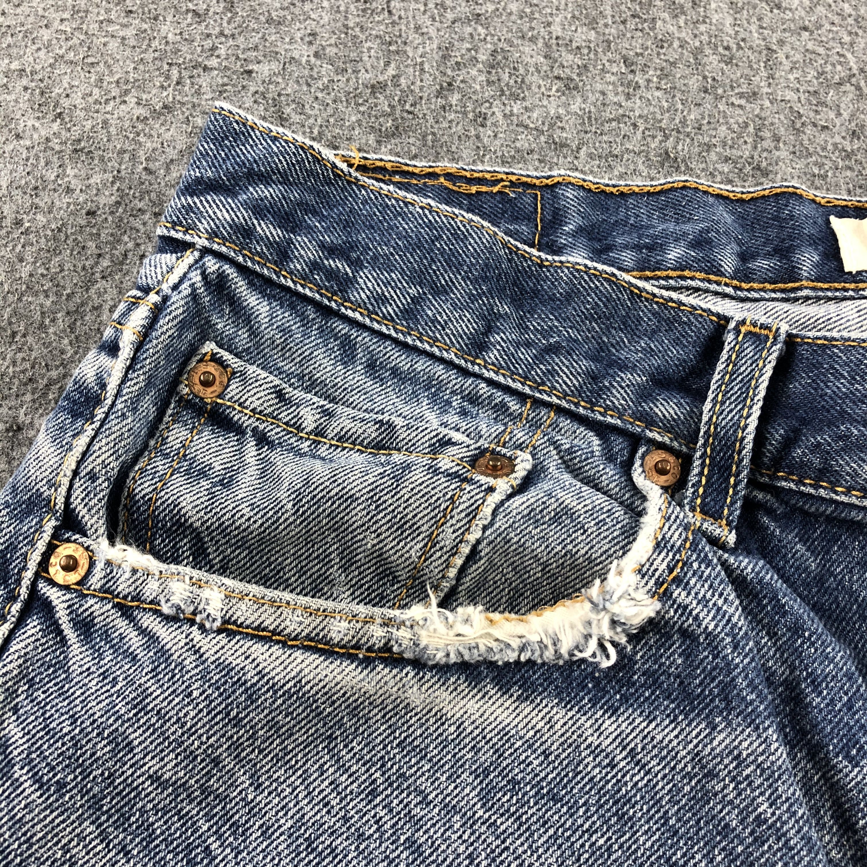 Levi's Vintage Blue Wash Levis 505 Jeans-J2275 Size US 35 - 12 Thumbnail