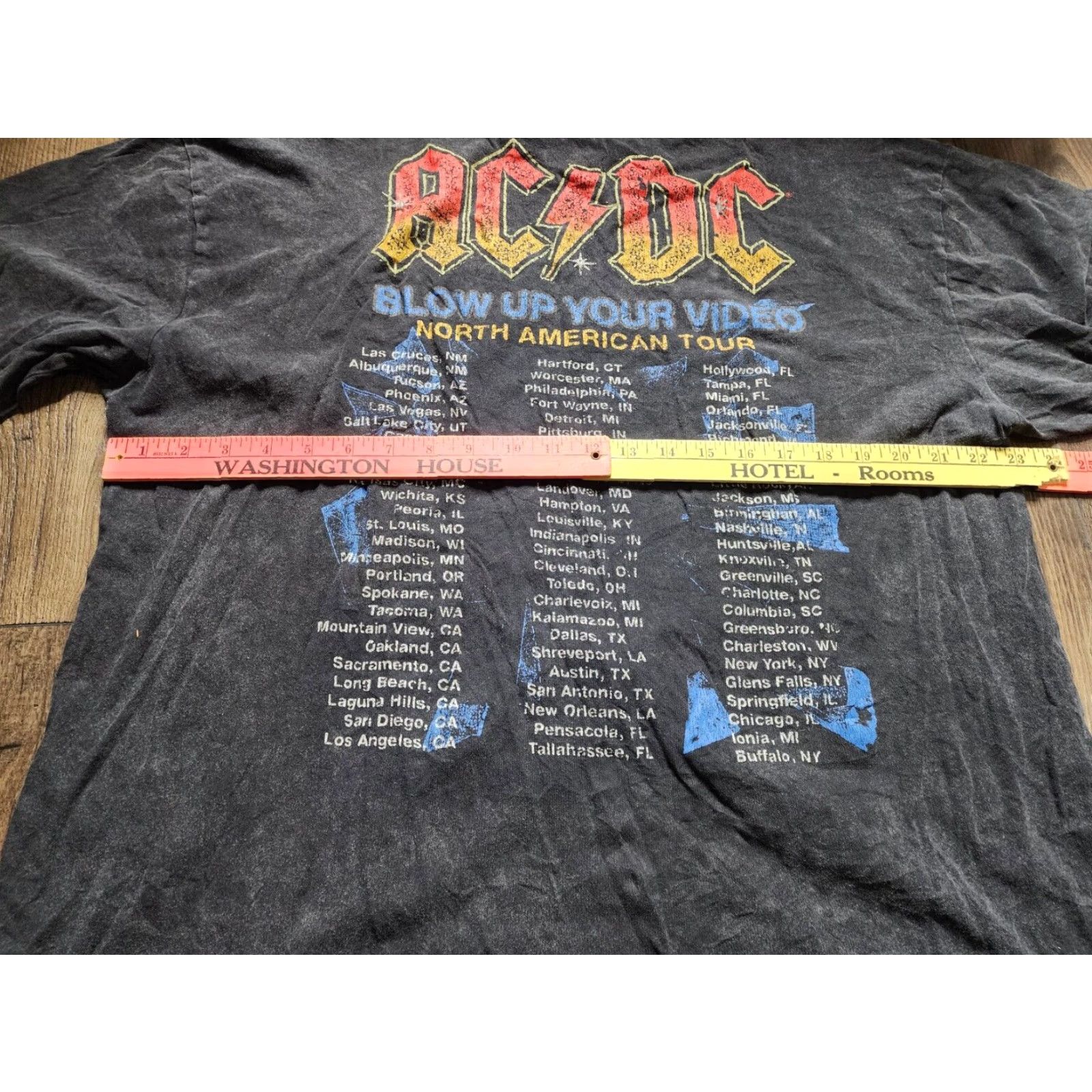 Urban Outfitters VINTAGE AC/DC Blow Up Your Video Retro Black Short Sleeve Mens L T Shirt Cotton Size US L / EU 52-54 / 3 - 4 Thumbnail