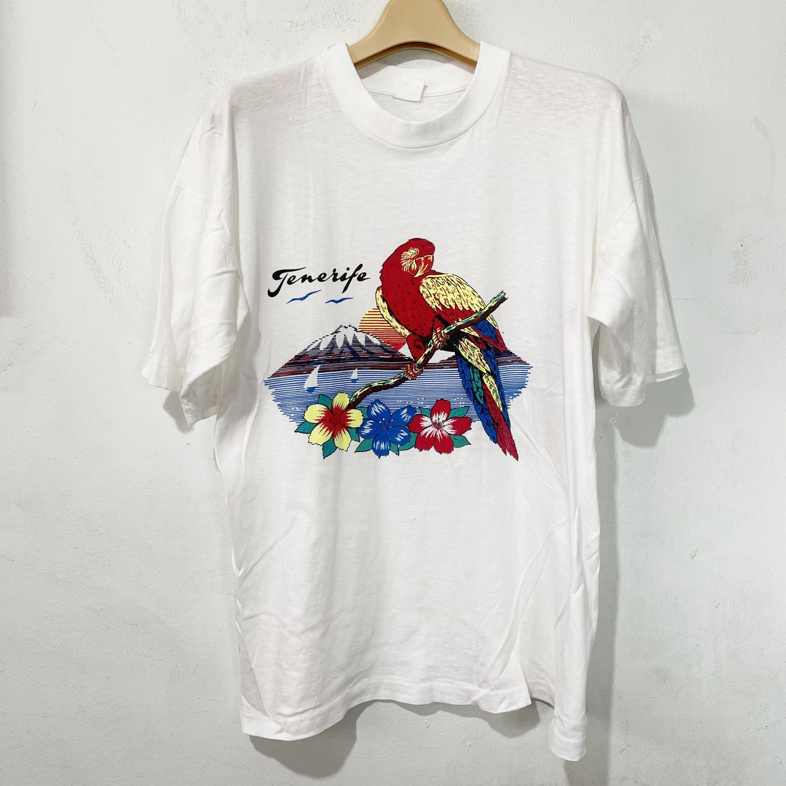 Vintage Vintage 90s Tenerife Parrot T-Shirt Size US M / EU 48-50 / 2 - 1 Thumbnail