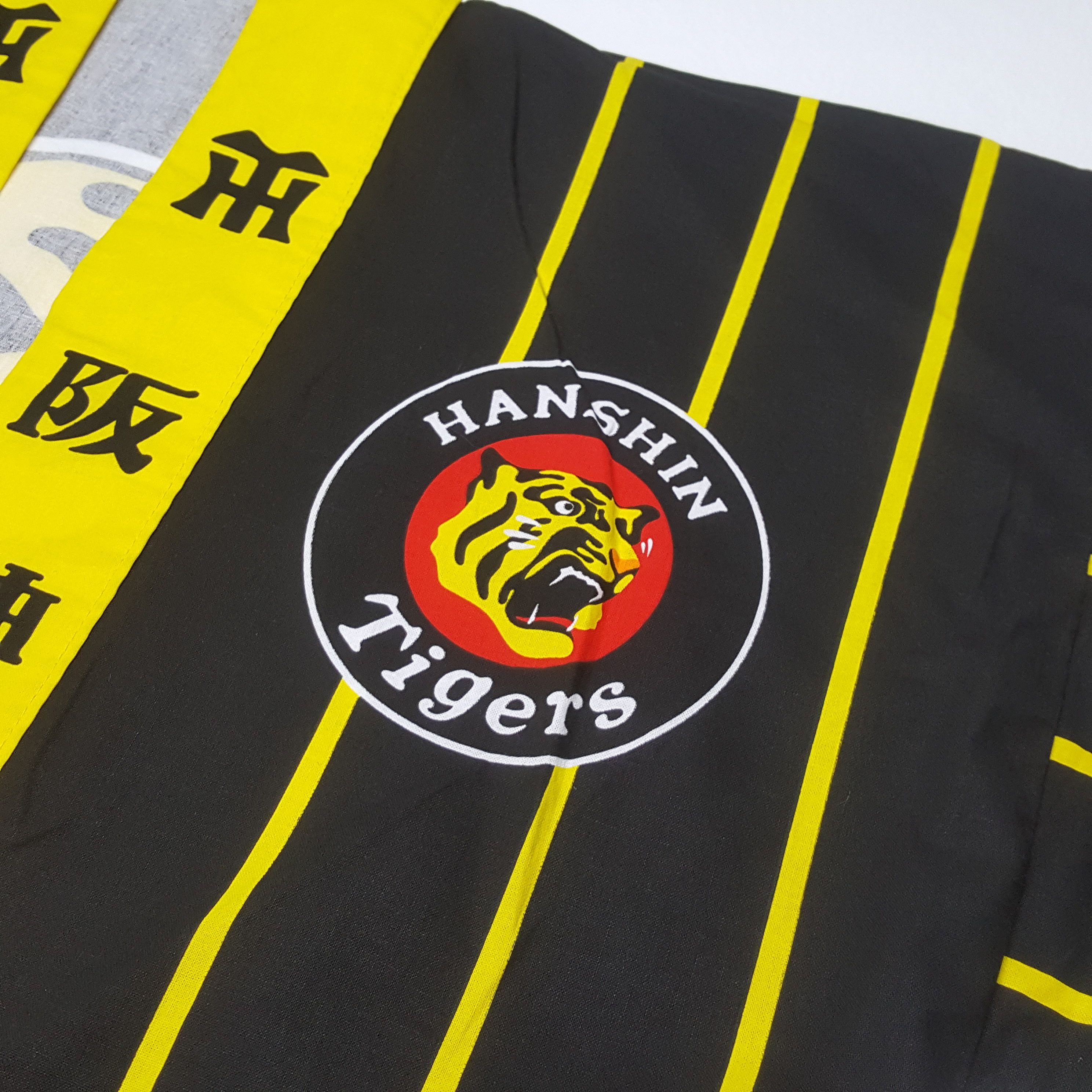 Vintage Vintage Hanshin Tigers Japan Baseball Team Kimono C304N16 Size US XL / EU 56 / 4 - 5 Thumbnail