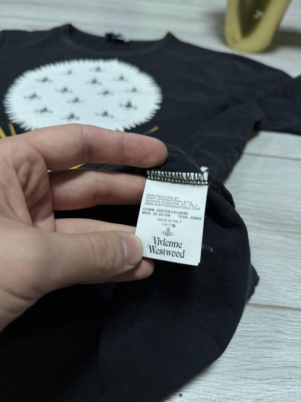 Vivienne Westwood Vivienne Westwood RARE big tree monogram orb spell tee eb0 Size US L / EU 52-54 / 3 - 3 Thumbnail