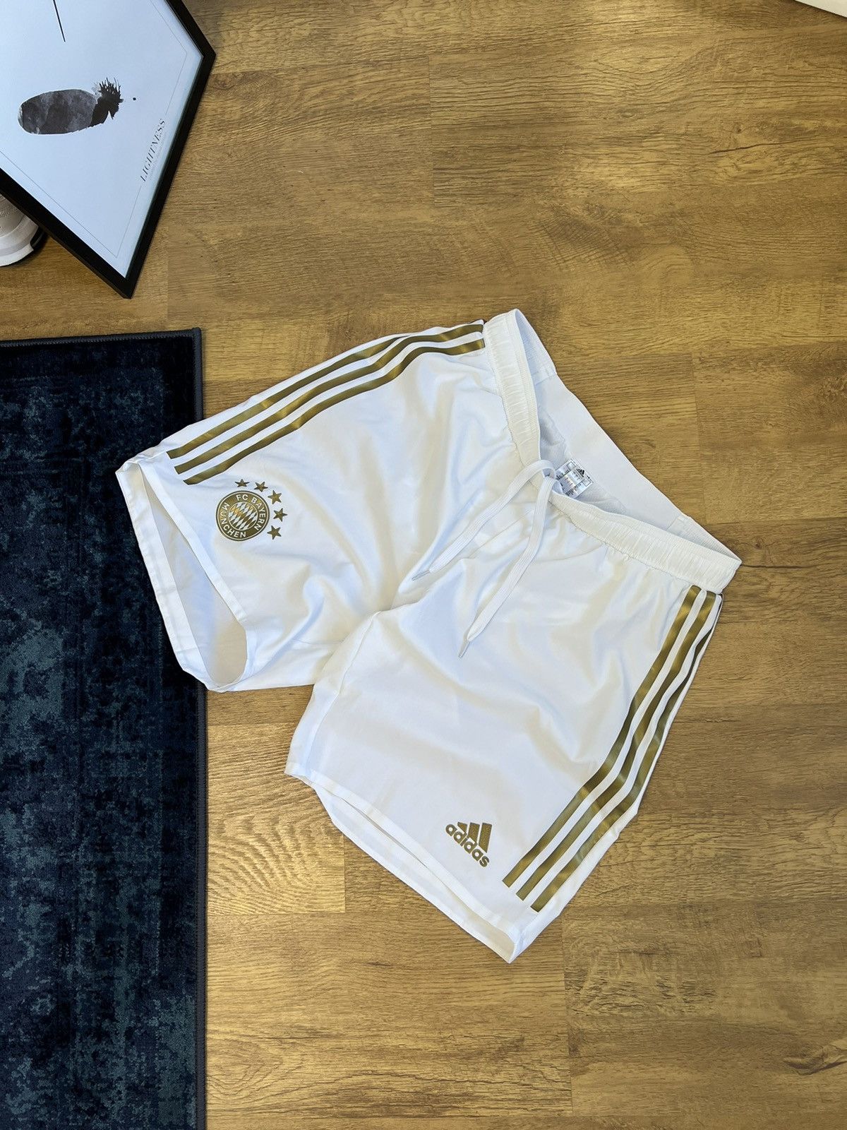 Adidas FC Bayern Munich 2022/23 White-Gold adidas Shorts Size US 33 - 1 Thumbnail