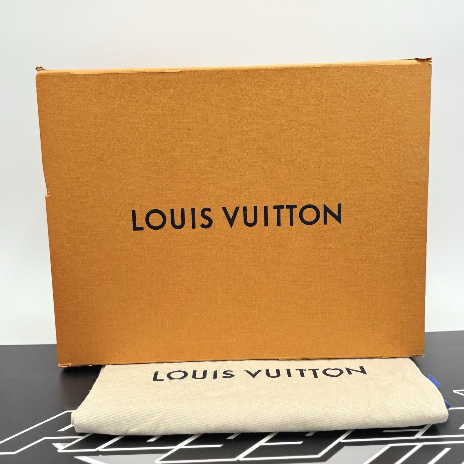 Louis Vuitton (9-9.5 US) Louis Vuitton Denim Maxi ' Blue ' | SUPER CLEAN! Size US 9 / EU 42 - 15 Thumbnail