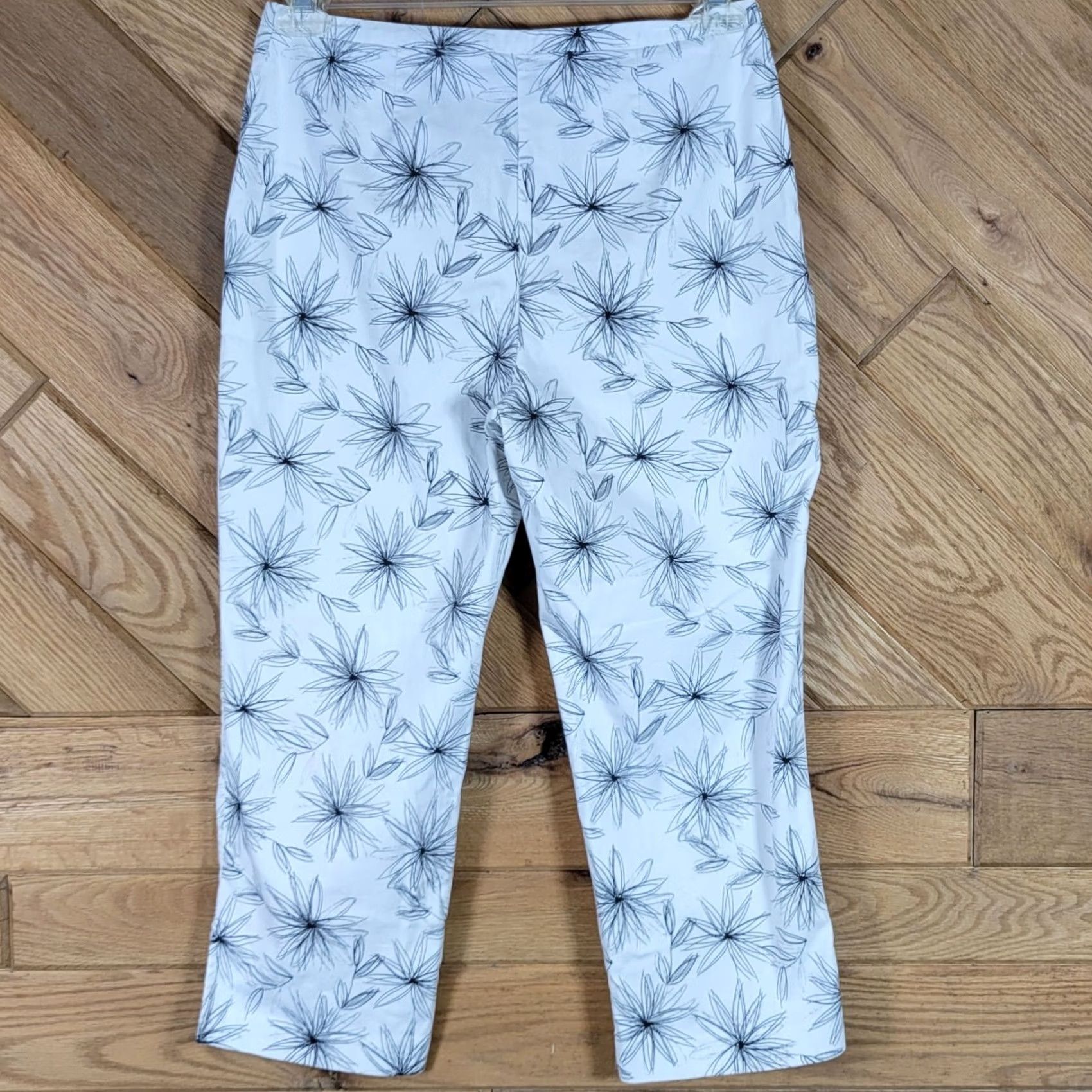 Vintage Kathy Ireland Womens Capri Pants Floral Print Size 10 Flat Front Pockets White Size 32" / US 10 / IT 46 - 5 Thumbnail