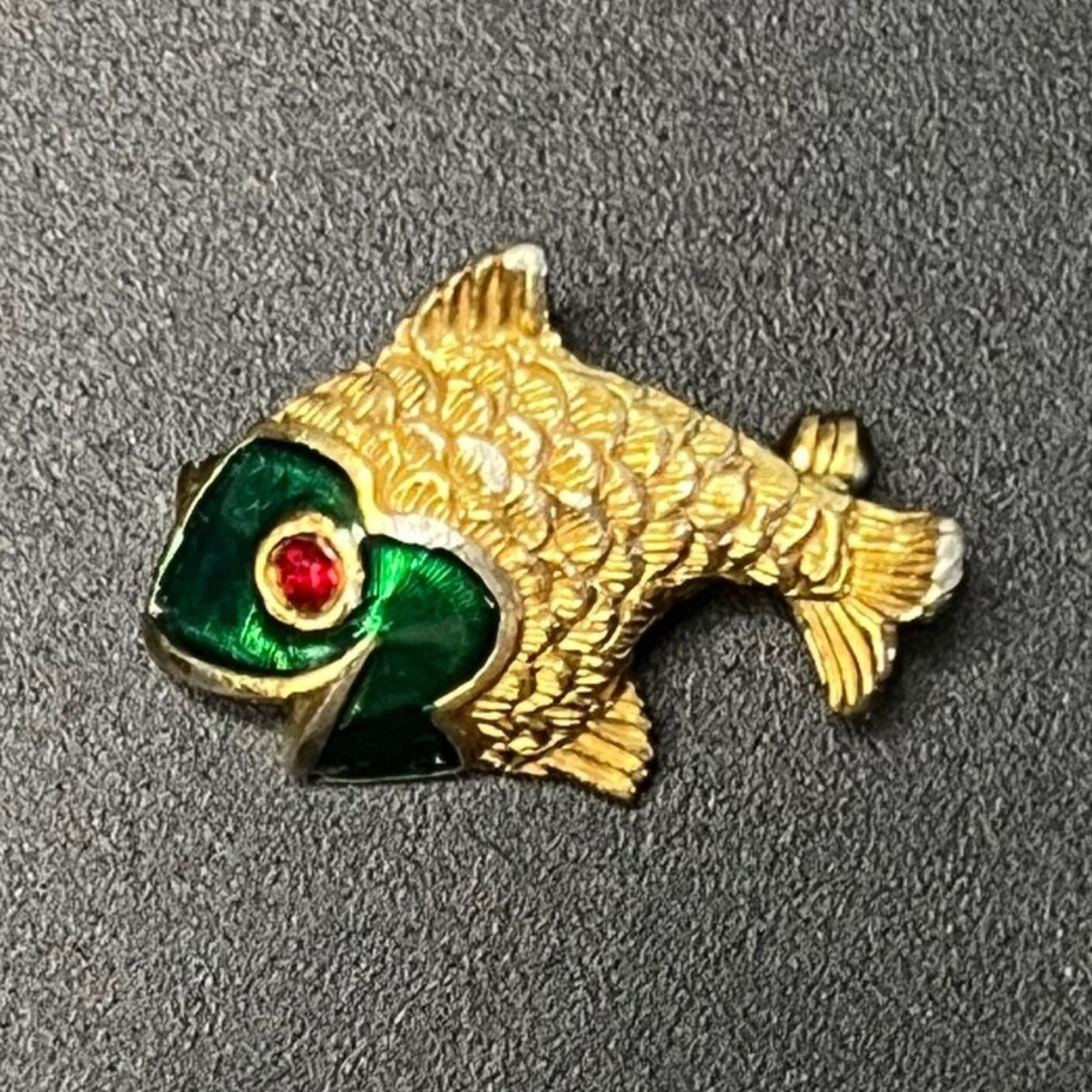 & Other Stories Sphinx Victorian Revival Green Enamel Brushed Fish Brooch Size ONE SIZE - 1 Preview