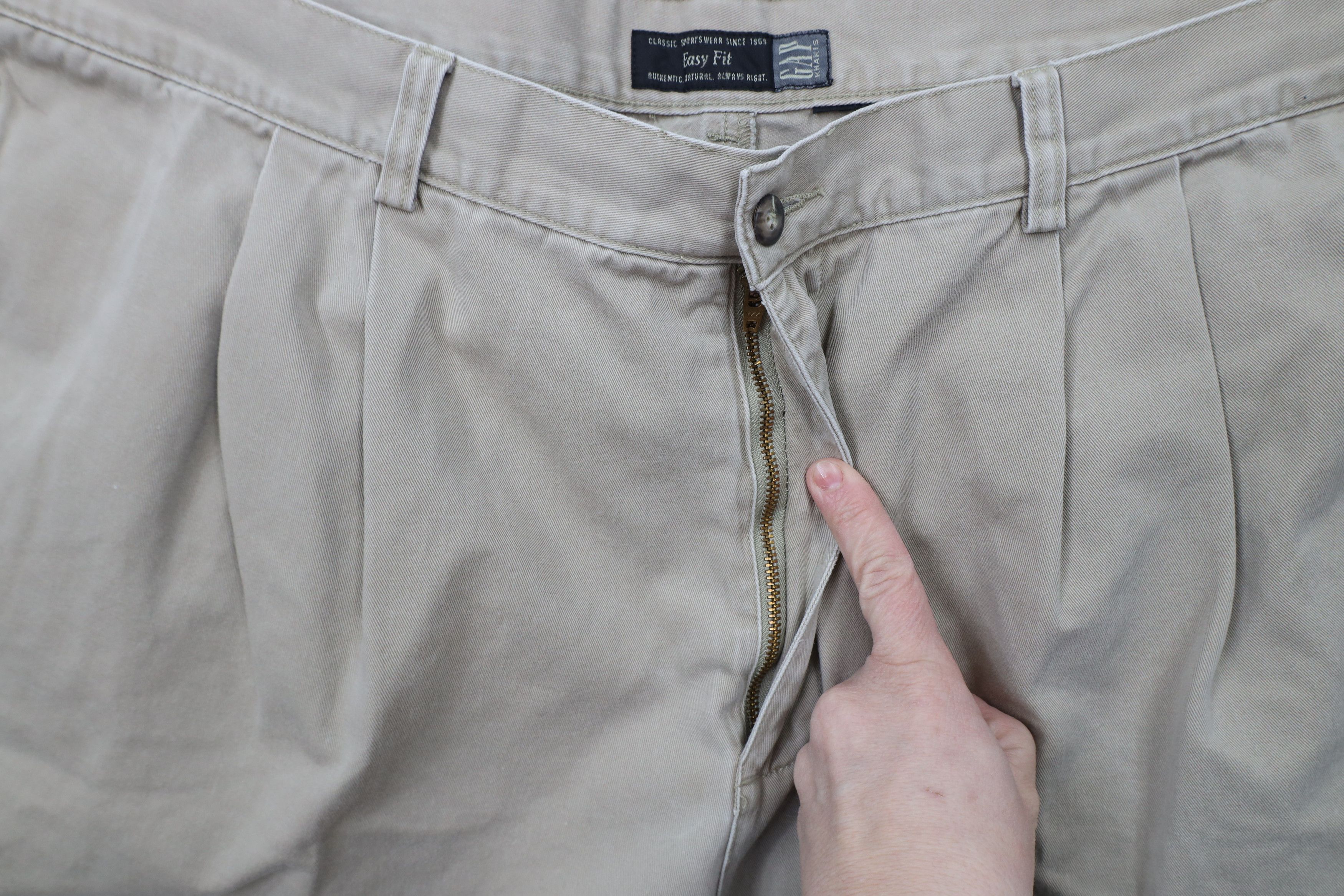 Gap × Vintage Vintage 90s Gap Pleated Cuffed Relaxed Fit Chino Pants Beige Size US 40 / EU 56 - 6 Thumbnail