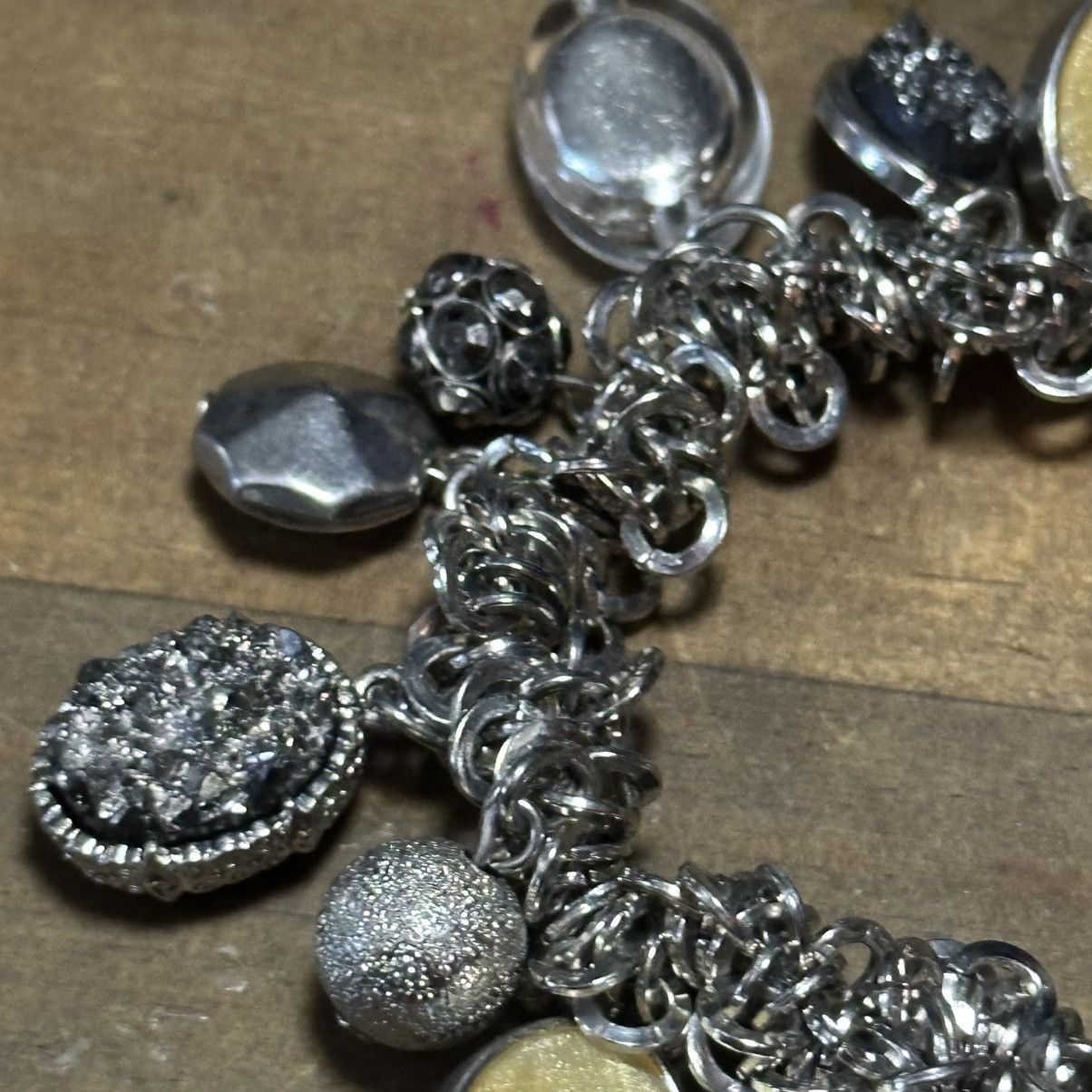 Other Silver tone scrunchy charm dangle bracelet Size ONE SIZE - 4 Thumbnail
