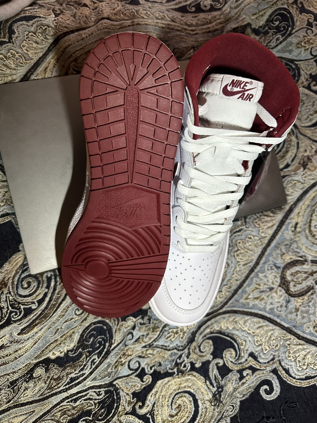 Jordan Brand Air Jordan 1 Metallic Burgundy Size 10.5 Size US 10.5 / EU 43-44 - 8 Thumbnail