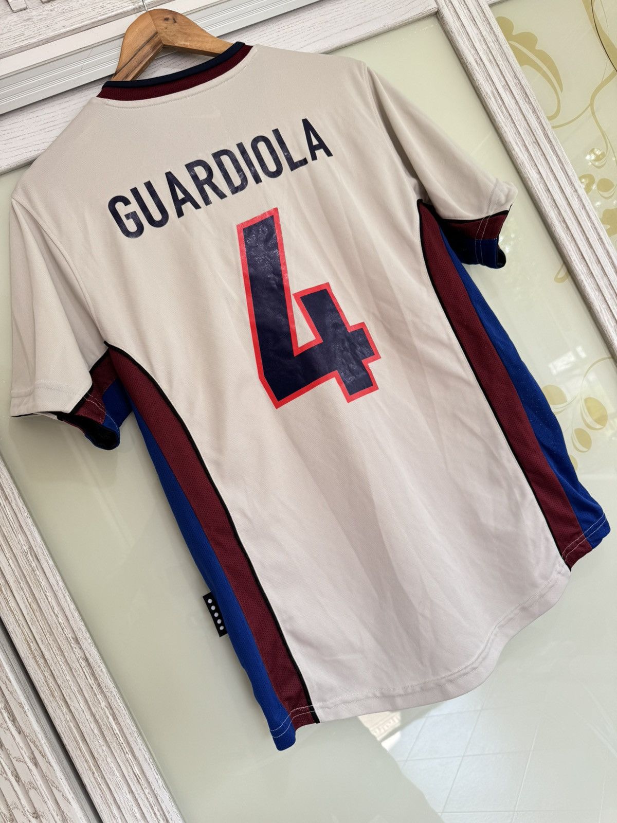 Nike Vintage Guardiola #4 Barcelona 1998-2001 Away Soccer Jersey Size US XL / EU 56 / 4 - 5 Thumbnail