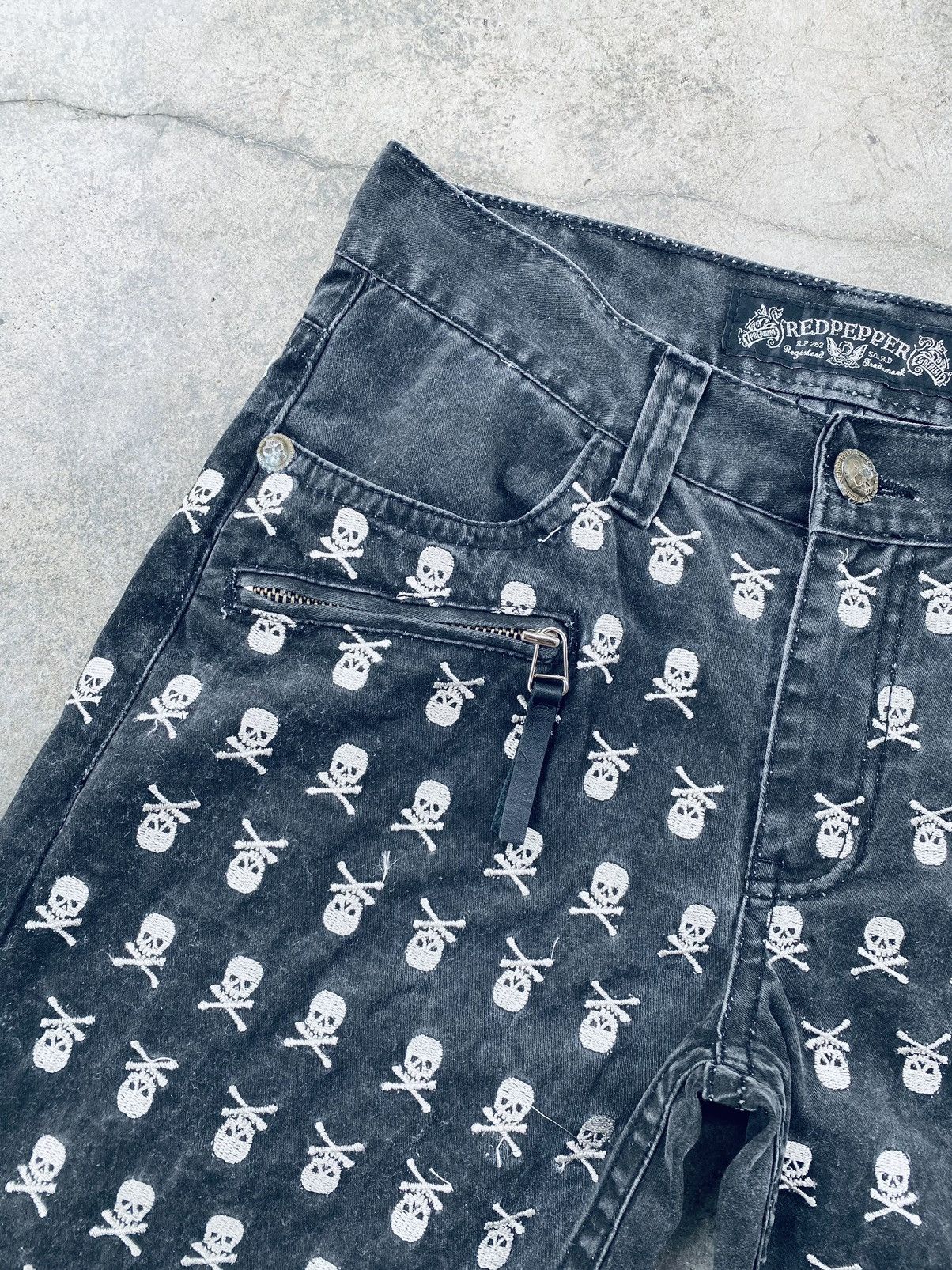 Vintage Vintage Red Pepper Skull Jorts Pants Size US 33 - 5 Thumbnail