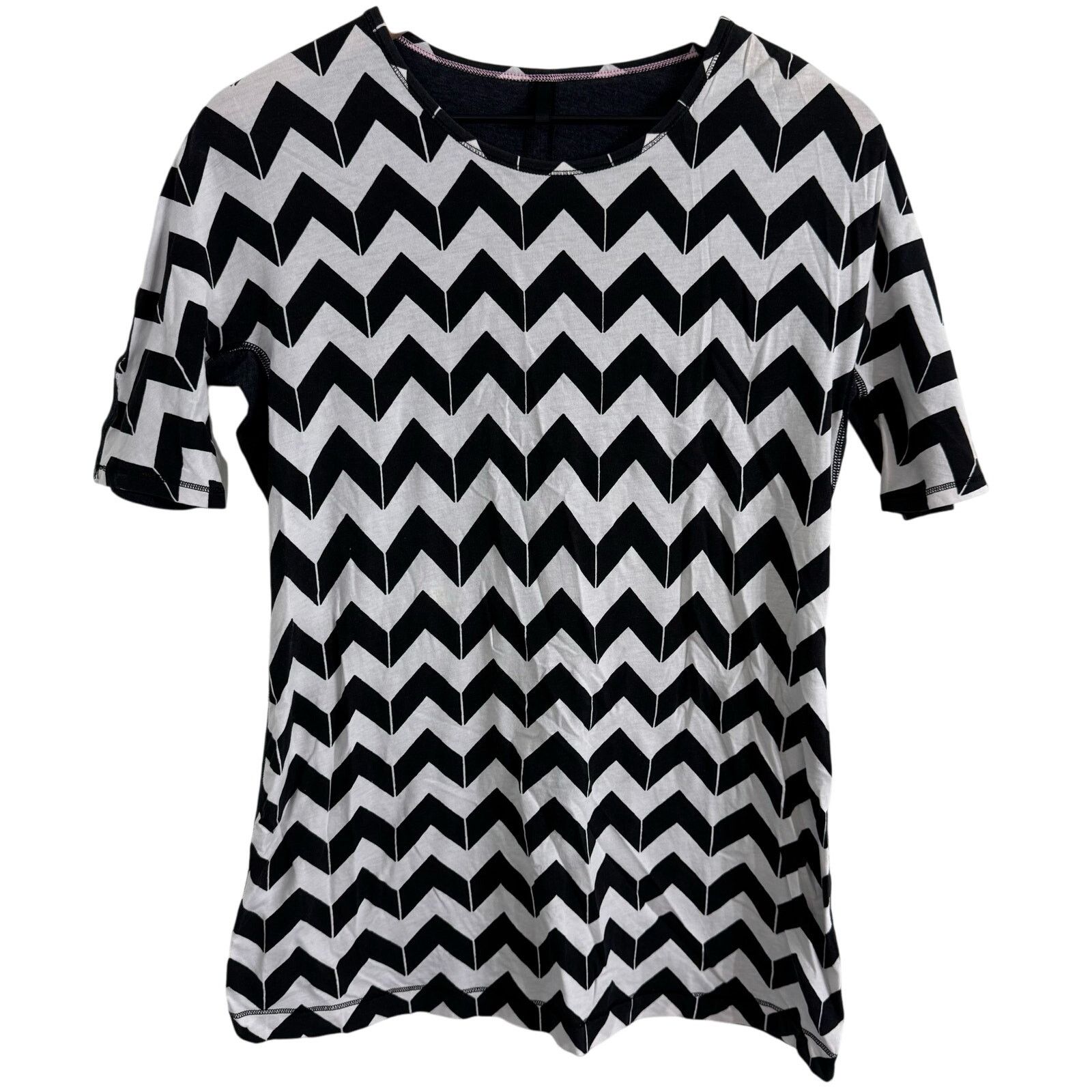 Lululemon Lululemon Devotion Short Sleeve Tee Arrow Chevron White Blac Size S / US 4 / IT 40 - 2 Thumbnail