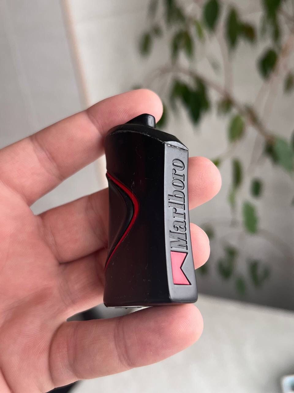 Y2K ELEGANCE MARLBORO GEOMETRIC METAL PUNK ROCK LIGHTER