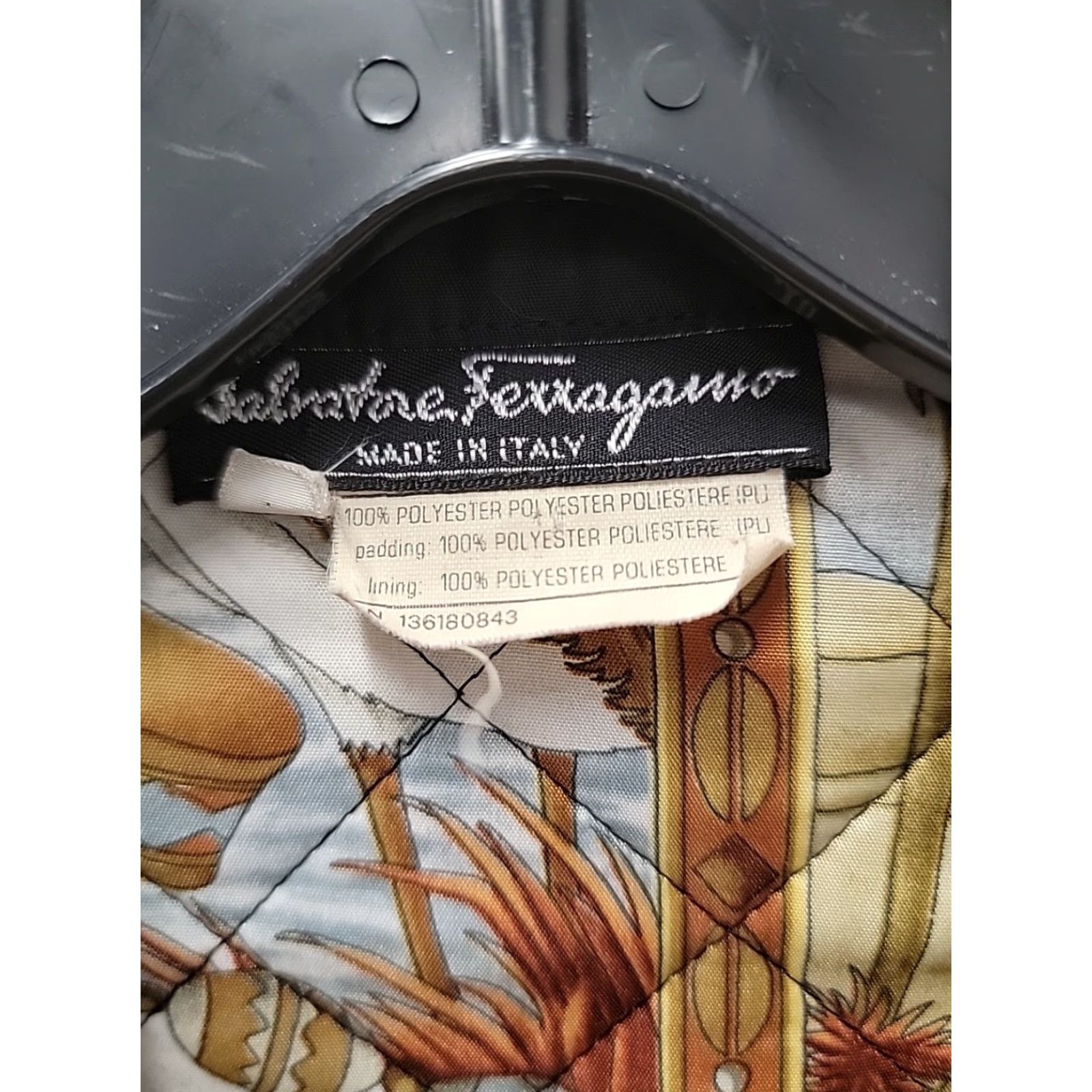 Salvatore Ferragamo VINTAGE Salvatore Ferragamo Lightweight Quilted Jacket Womens L Black Quilted Jacket Womens L Size L / US 10 / IT 46 - 2 Thumbnail