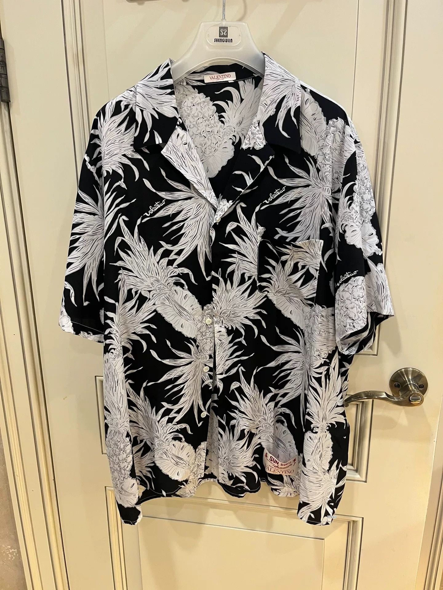 Valentino Valentino Hawaiian Silk Black White Pineapple Shirt Size US S / EU 44-46 / 1 - 4 Thumbnail