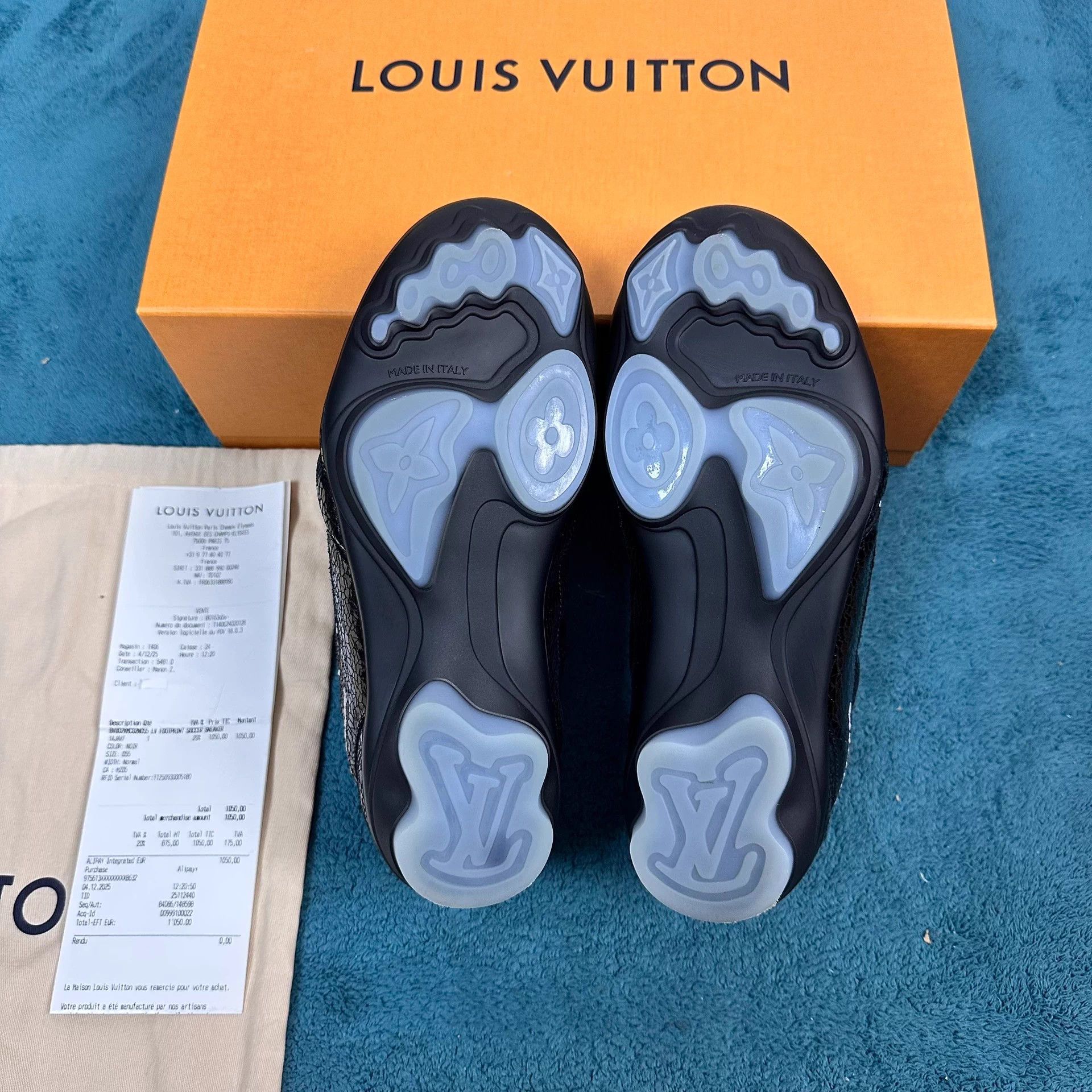 Louis Vuitton LV Footprint Soccer Patent Low-Top Sneakers Black Size US 8 / IT 38 - 5 Thumbnail