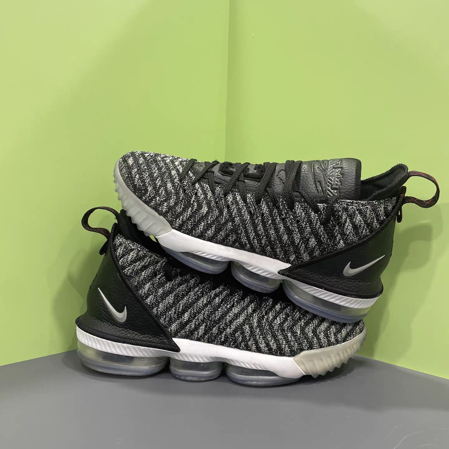 Nike Nike LeBron 16 Basketball Shoes K15 Size US 9.5 / EU 42-43 - 4 Thumbnail