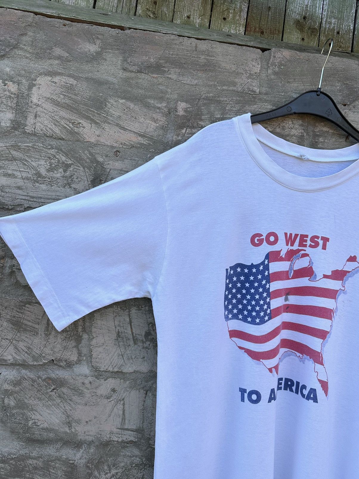 Vintage 1970s Go West to America Faded T-Shirt Size US L / EU 52-54 / 3 - 5 Thumbnail