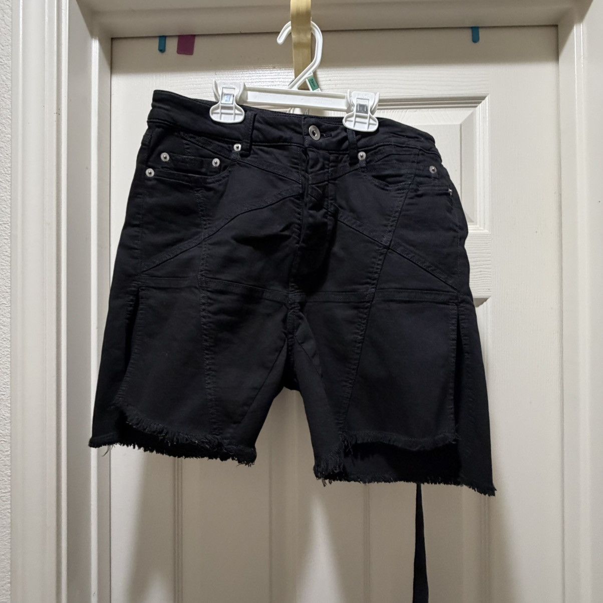 PENTAGRAM TRUCKER CUT OFF SHORTS