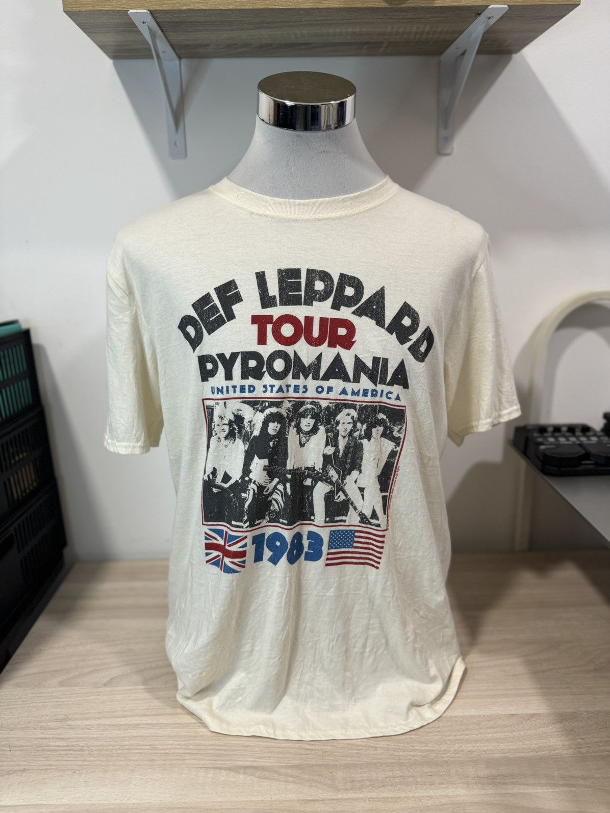 Def Leppard × Gildan × Vintage 1983 Def Leppard Tour Shirt Size US L / EU 52-54 / 3 - 1 Thumbnail