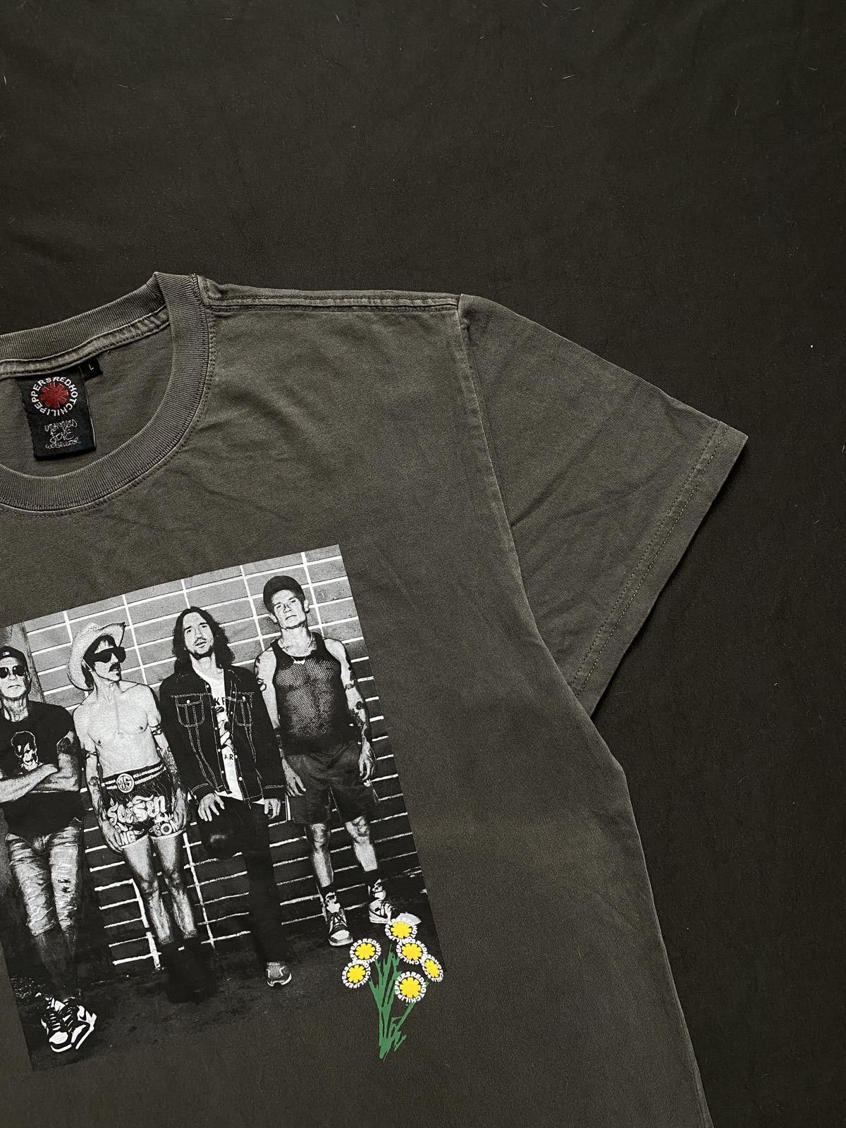 Japanese Brand Rare Red Hot Chili Peppers Band Graphic T-shirt Large Size US L / EU 52-54 / 3 - 3 Thumbnail