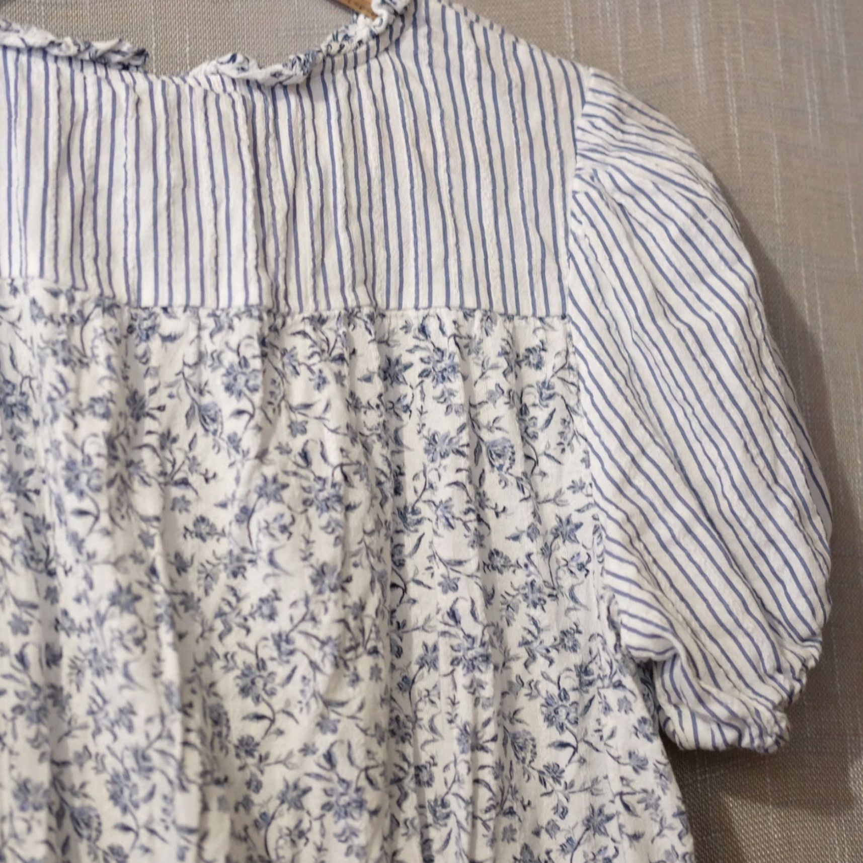 American Eagle Outfitters **EUC American Eagle Floral Crop Navy/White Women's XL Blouse** User: EUC American Eagle Floral Crop Navy/White Women's XL Blouse Size XL / US 12-14 / IT 48-50 - 7 Thumbnail