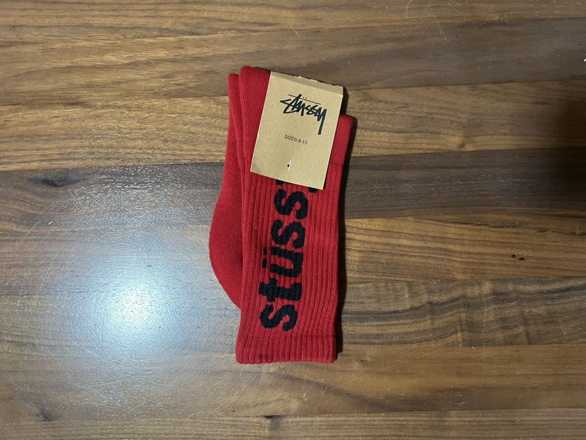 Stussy STÜSSY Stussy HELVETICA JACQUARD CREW SOCKS Red | Grailed