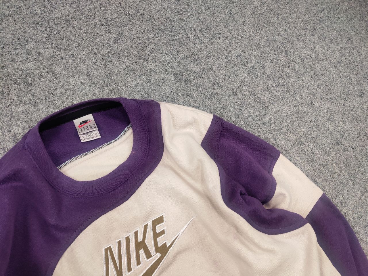 Nike Vintage 90's Nike Center Logo Embroidered Custom Sweatshirt Size US L / EU 52-54 / 3 - 4 Thumbnail