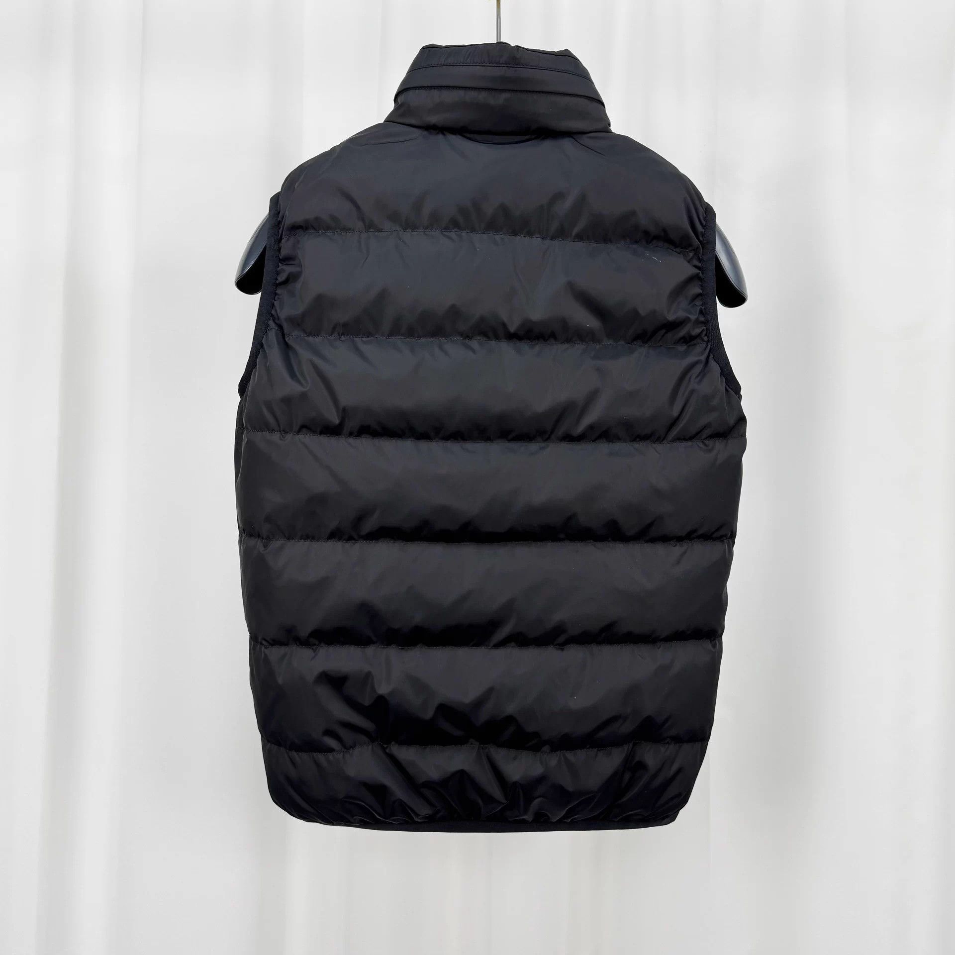 Gucci Gucci black down vest all over print 38 new Size XS / US 0-2 / IT 36-38 - 2 Thumbnail