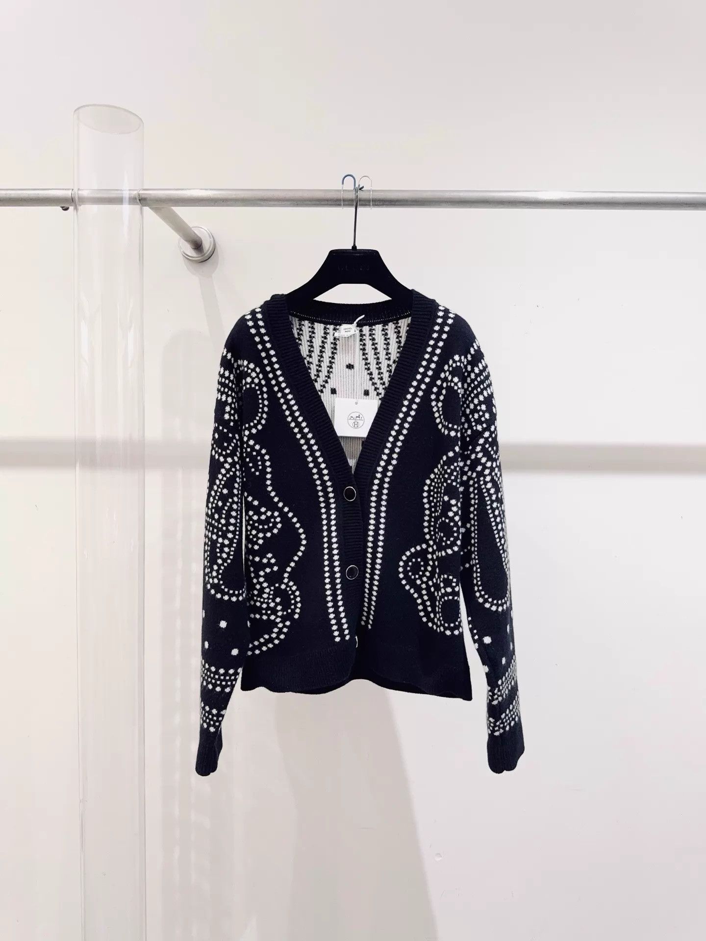 Hermes HERMES Thick Cashmere Cardigan 36 (New with Tags) Size XS / US 0-2 / IT 36-38 - 1 Thumbnail