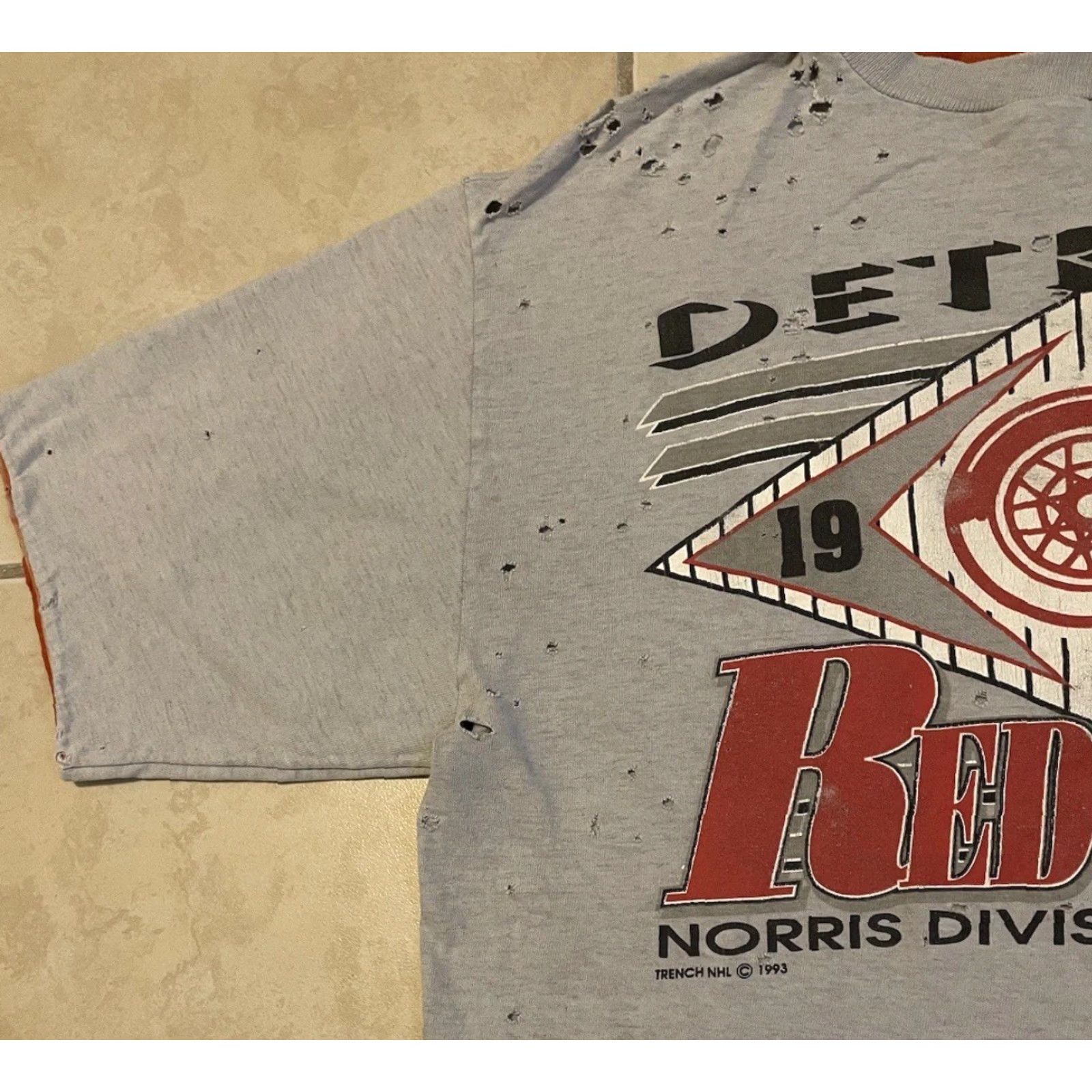 Thrasher VINTAGE Detroit Red Wings Shirt Mens XL Gray Distressed Thrashed 90s Grunge Punk NHL Ice Hockey USA Michigan Furst Of A Kind Destroyed Size US XL / EU 56 / 4 - 7 Thumbnail
