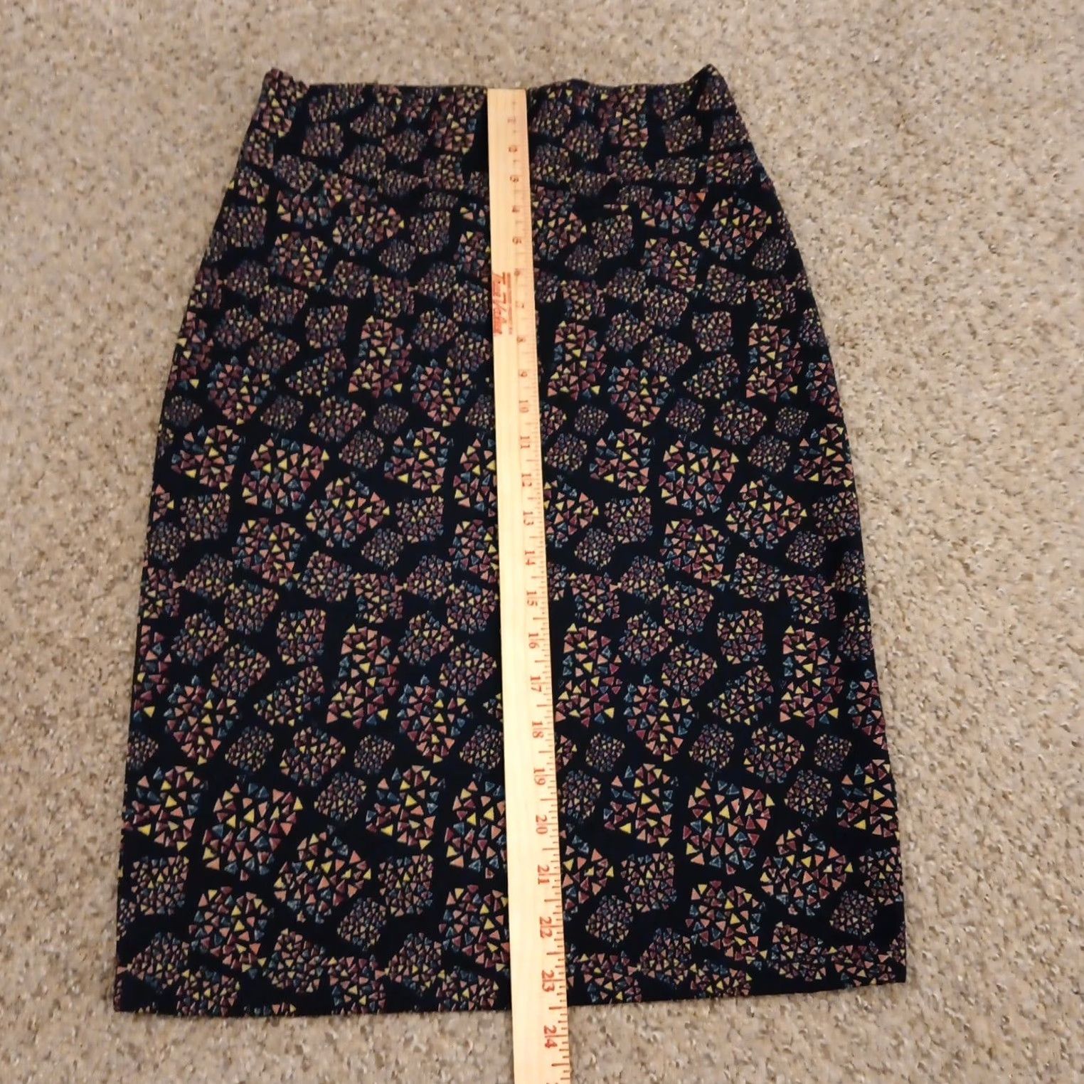 Vintage LuLaRoe Skirt Women Knee Length S Black Geometric Pull On Unlined Knit Polyester Spandex Casual Straight & Pencil Regular Vintage: No Size 28" / US 6 / IT 42 - 4 Thumbnail