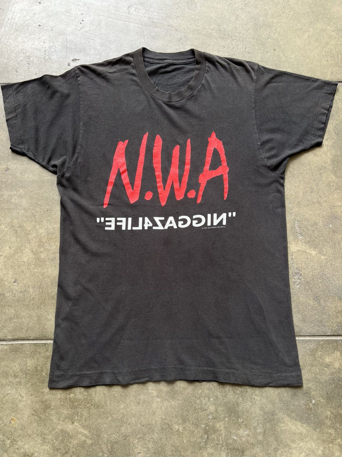 Rap Tees VTG ‘90s NWA “Niggaz4life” Rap Tee Shirt Ice Cube Eazy E Size US L / EU 52-54 / 3 - 1 Thumbnail