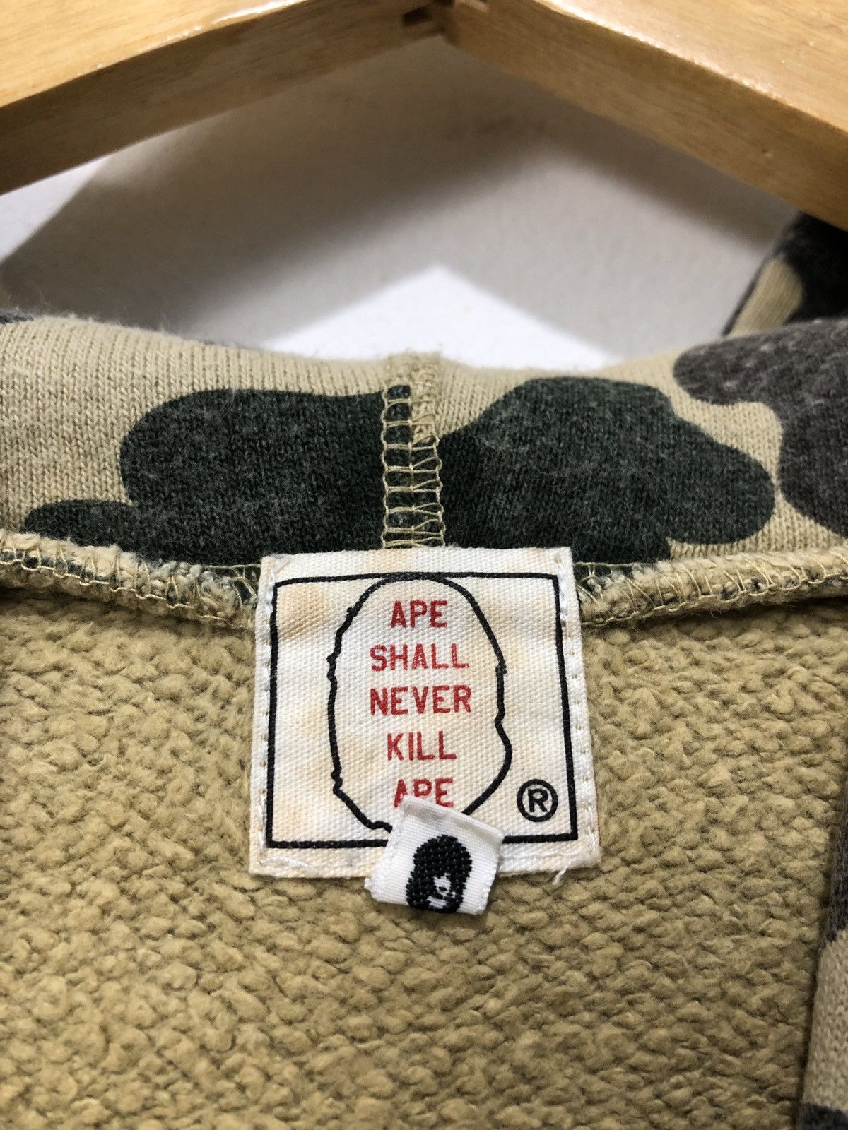 Bape Bape A Bathing Ape 1st Camo Hoodie Size US L / EU 52-54 / 3 - 7 Thumbnail