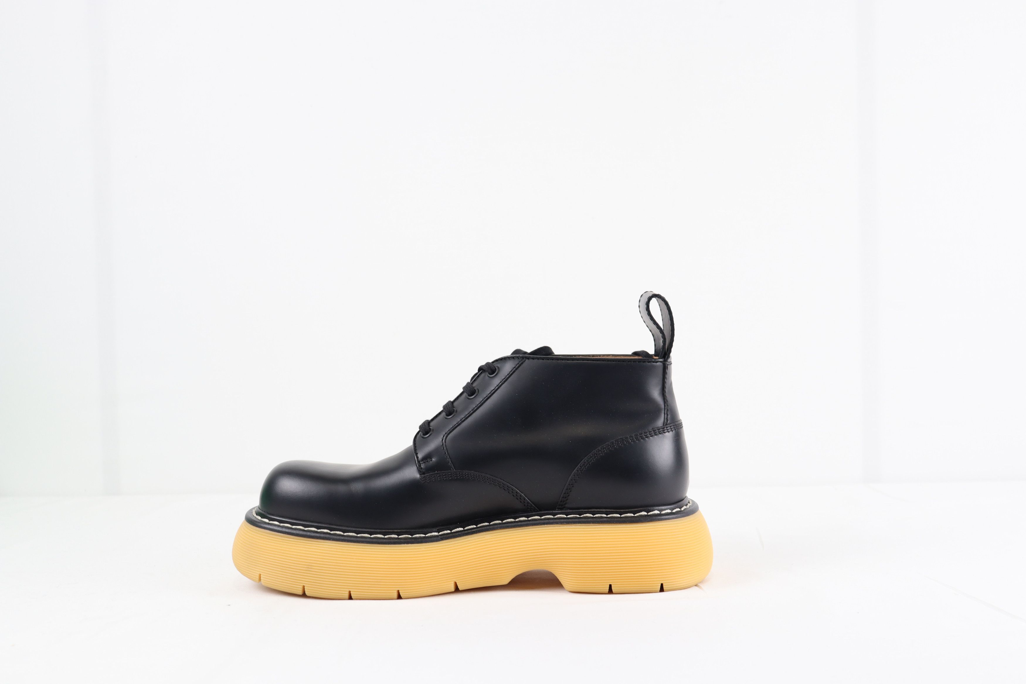 image of Bottega Veneta O1Rshd Bounce Swell Boots In Black / Light Brown in Black/Light Brown (Size 10)