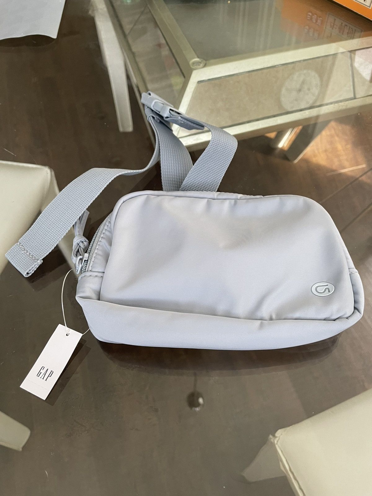 Gap GAP Mini Fanny Pack / Crossbody Bag Size ONE SIZE - 1 Thumbnail