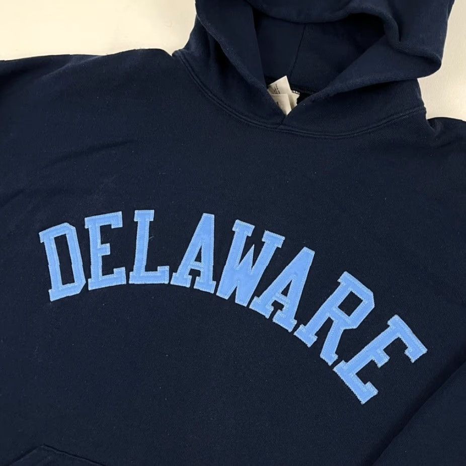 Vintage VINTAGE Handcuffs Hoodie Mens XL Blue University Blue Hens Pullover Hooded Pockets 90s University Sports Mens Size US XL / EU 56 / 4 - 2 Thumbnail