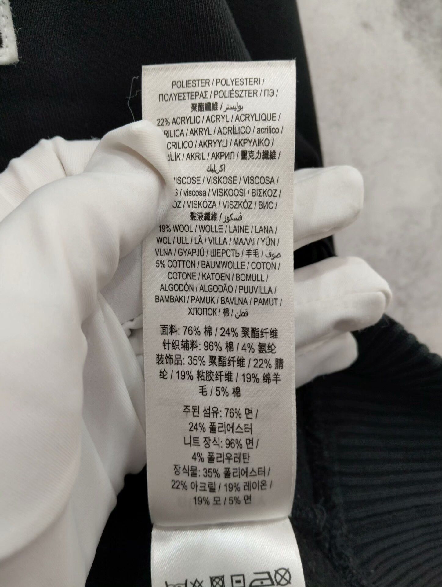 Burberry burberry black sweatshirt with logo patch Size US M / EU 48-50 / 2 - 5 Thumbnail