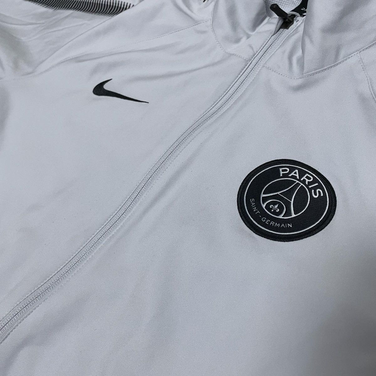 Nike Y2k Nike PSG Paris Saint Germain Light Jacket Size US L / EU 52-54 / 3 - 4 Thumbnail