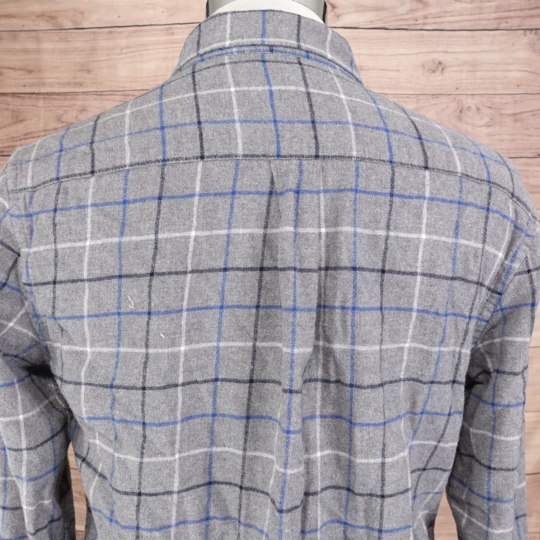 Croft & Barrow CROFT & BARROW GREY CHECK FLANNEL BUTTON DOWN SHIRT MENS SIZE M MEDIUM Size US M / EU 48-50 / 2 - 5 Thumbnail