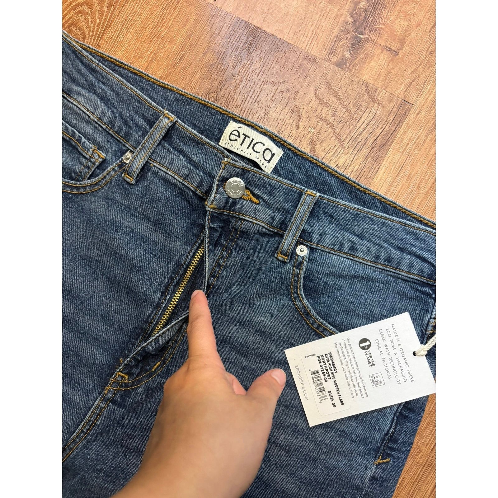 ETICA NWT Etica Anya HighWaist Crop Modern Flare Leg Jeans Size 30 Size 30" / US 8 / IT 44 - 5 Thumbnail