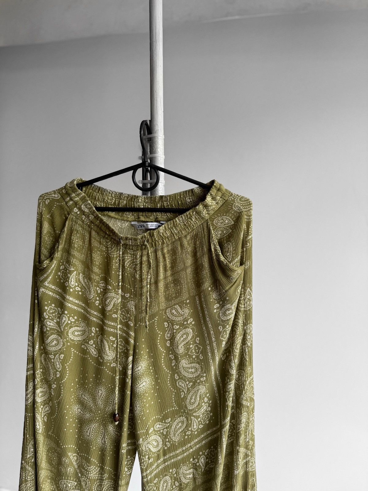 Zara Zara Womens Paisley Bandana Print Green Satin Pants Size 27" / US 4 / IT 40 - 4 Thumbnail