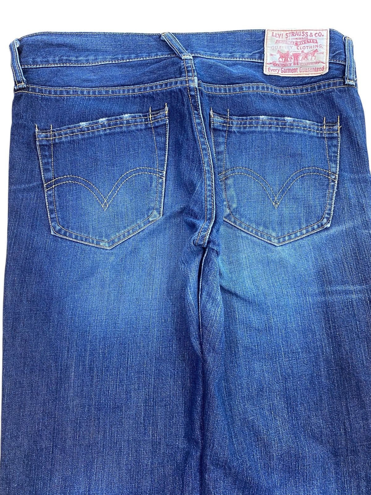 Levi's Levi’s Strauss & Co Faded Blue Wash Style Ripped Jeans Size US 32 / EU 48 - 4 Thumbnail