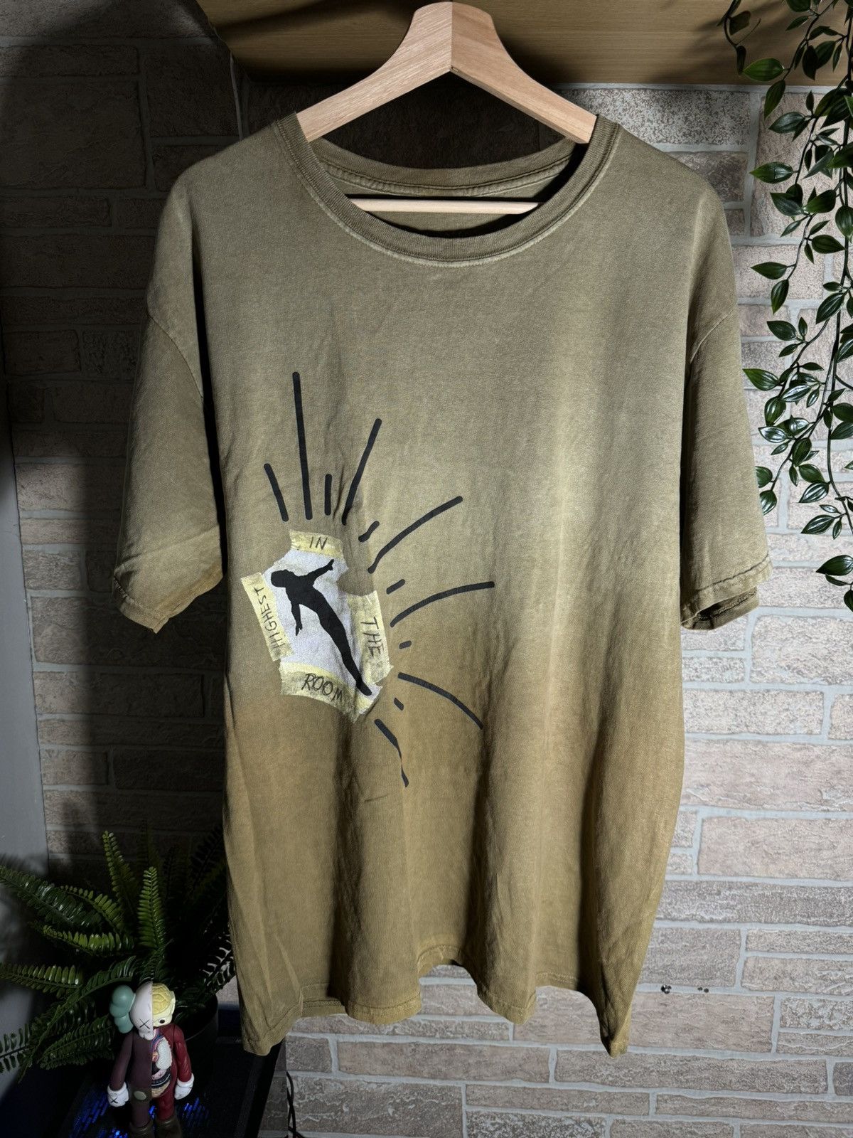 🔥Highest in the room “Dive” tee by Travis Scott. 🔥