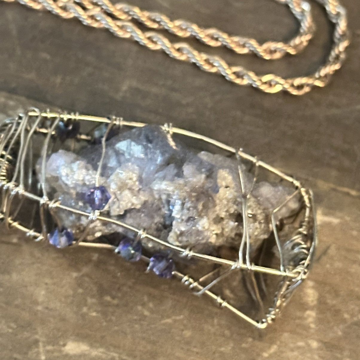 Other Gold tone wire wrapped caged druzy quartz pendant necklace Size ONE SIZE - 4 Thumbnail