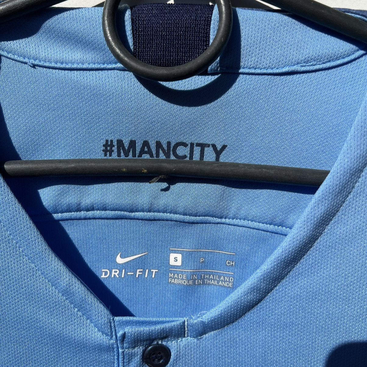 Nike MANCHESTER CITY 2018 2019 FOOTBALL SHIRT SOCCER JERSEY NIKE Size US S / EU 44-46 / 1 - 6 Thumbnail