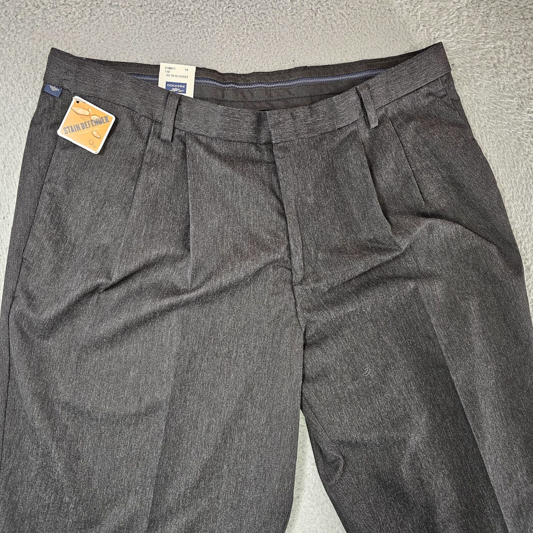 Dockers Dockers GoKhaki Pants Mens 38x32 Gray Pleated Cuffed Stain Defender Classic Fit Size US 38 / EU 54 - 2 Thumbnail