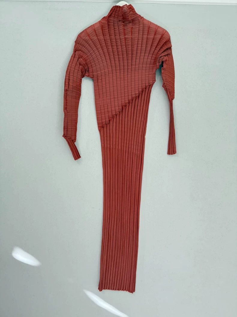 Issey Miyake Issey Miyake Red pleated dress Size L / US 10 / IT 46 - 3 Thumbnail