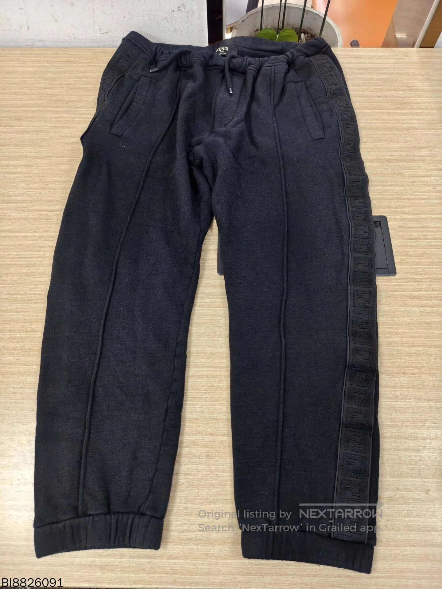 fendi logo side long pants size 54.