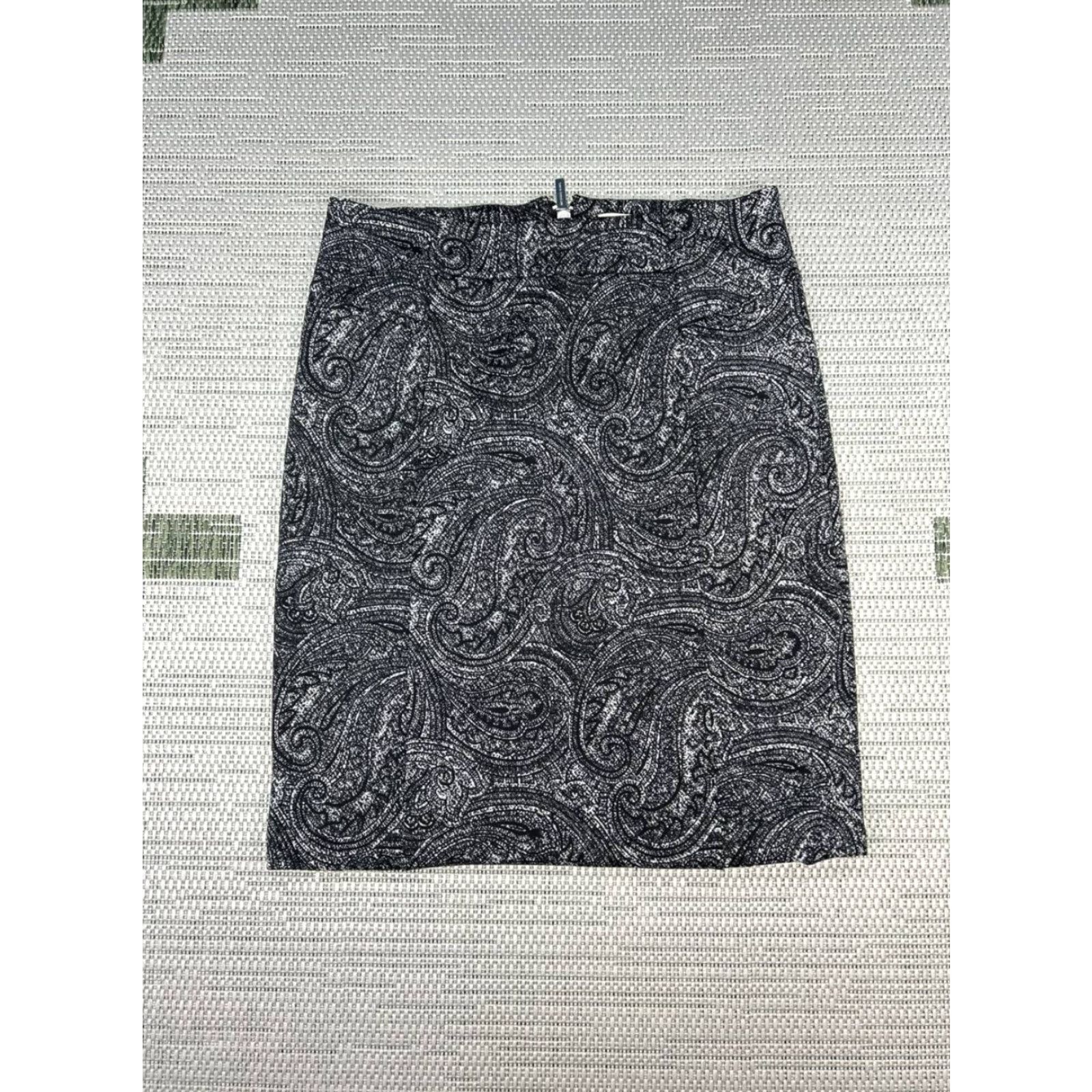 Michael Kors Michael Kors Pencil and Straight Skirt Womens 6 Black Paisley Back Zip Size 28" / US 6 / IT 42 - 2 Thumbnail